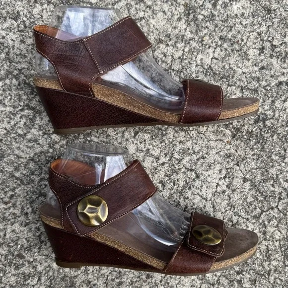 Taos Women's Carousel 3 Tan Leather Wedge Sandals Size 41 US 10 Comfort Casual - Picture 6 of 13